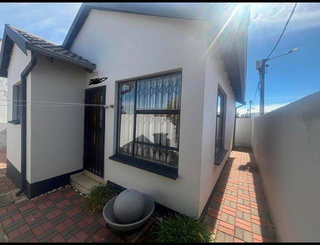 2 BEDROOM HOUSE FOR SALE IN FLEURHOF